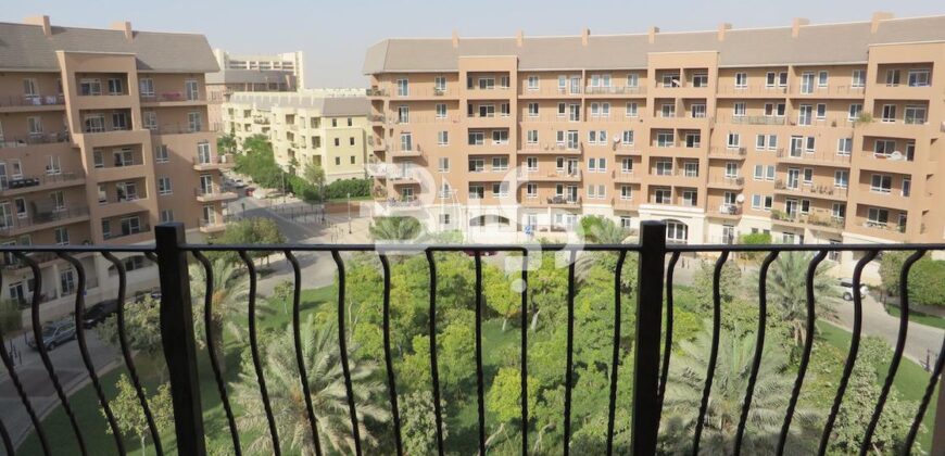 Top Floor Studio- Maintained Garden View