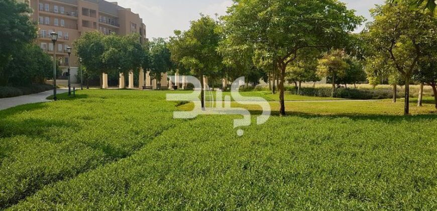 Top Floor Studio- Maintained Garden View