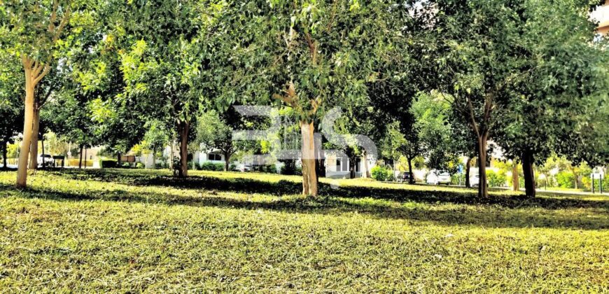 Top Floor Studio- Maintained Garden View